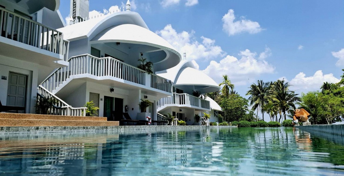 Pool Access Room