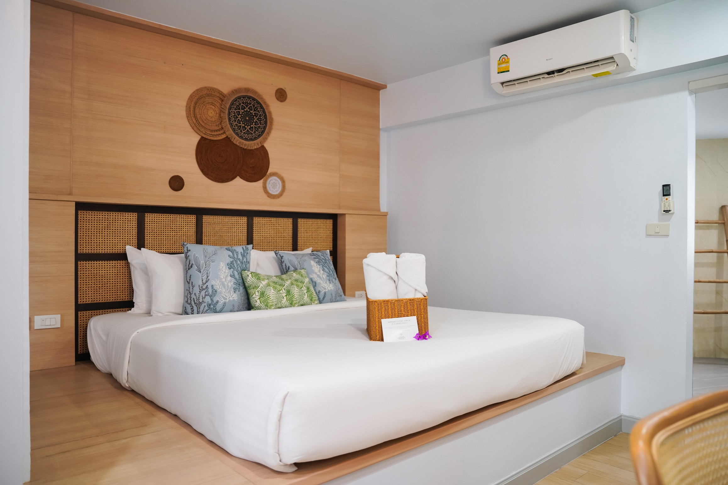 Pool Access Room