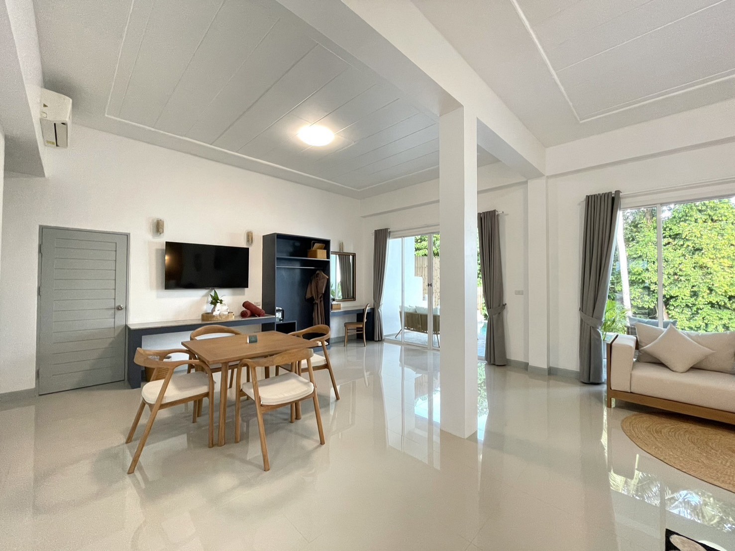 Pool Suite